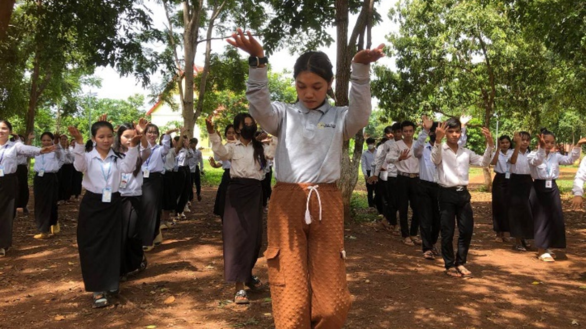 Internship participant leading other students