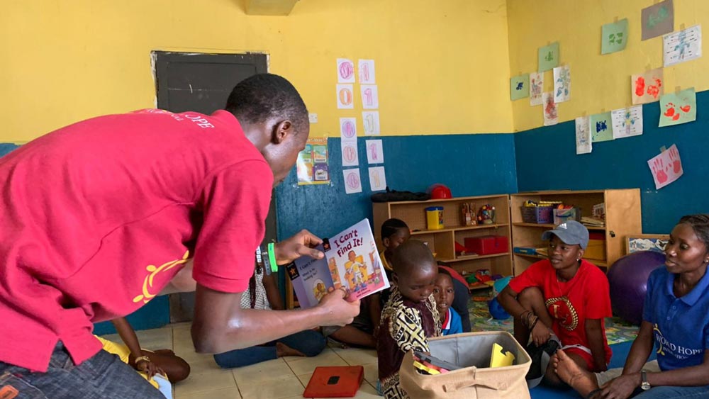 Teacher reading to kids